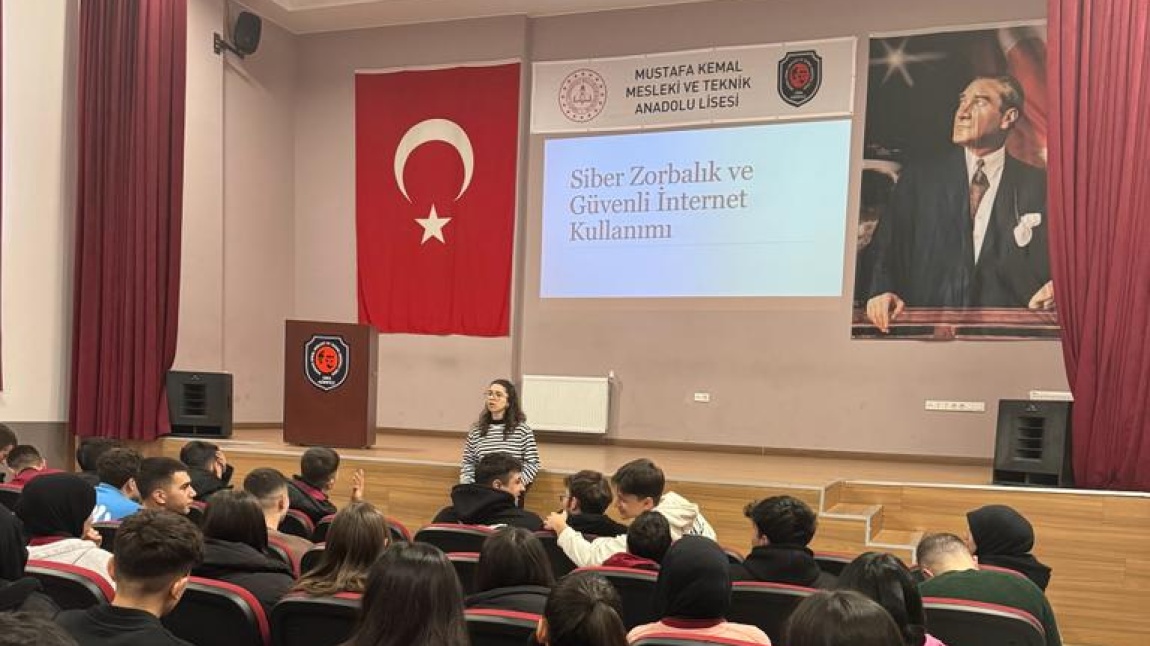 Okulumuzda Siber Zorbalık ve Güvenli İnternet Kullanımı Semineri Verildi.