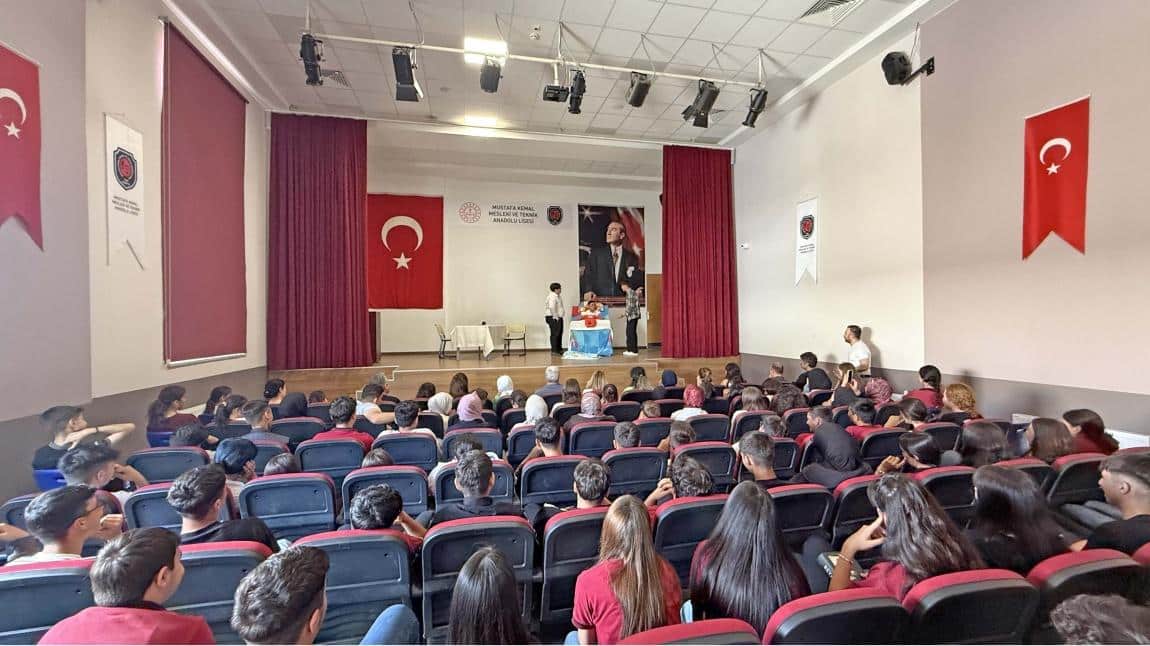Tiyatro Ekibimizden Yıl Sonu Gösterisi